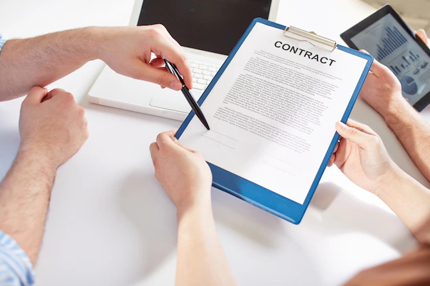 Consult, draft franchise commercial contract